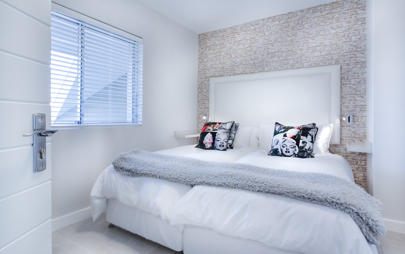 White and Grey Quilt Set